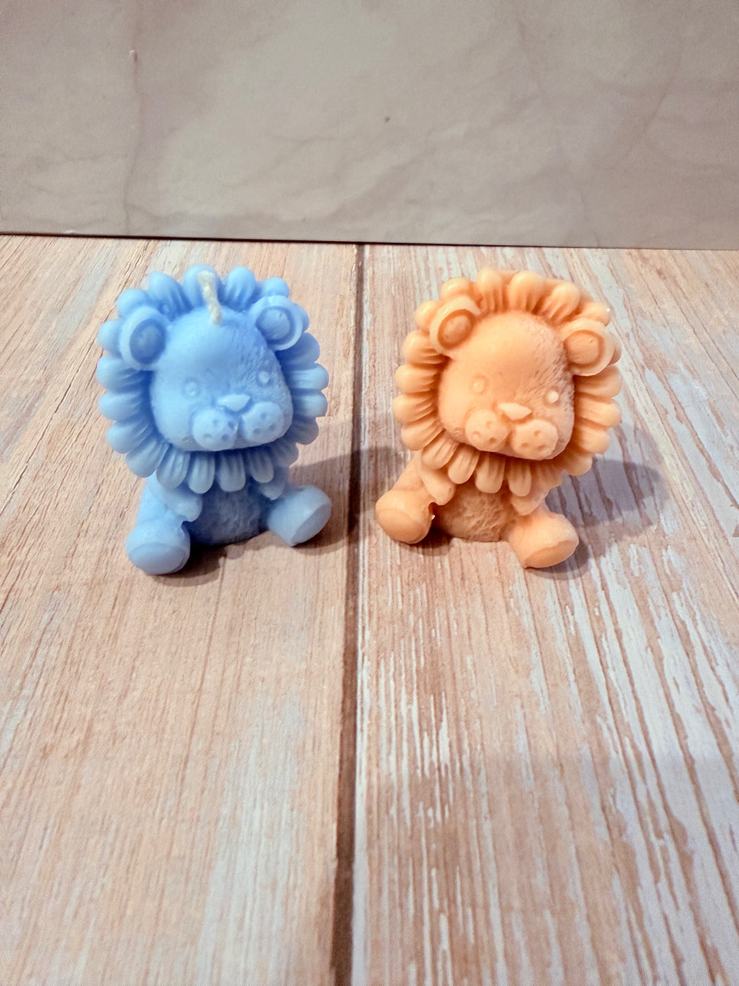 Velas de leoncitos