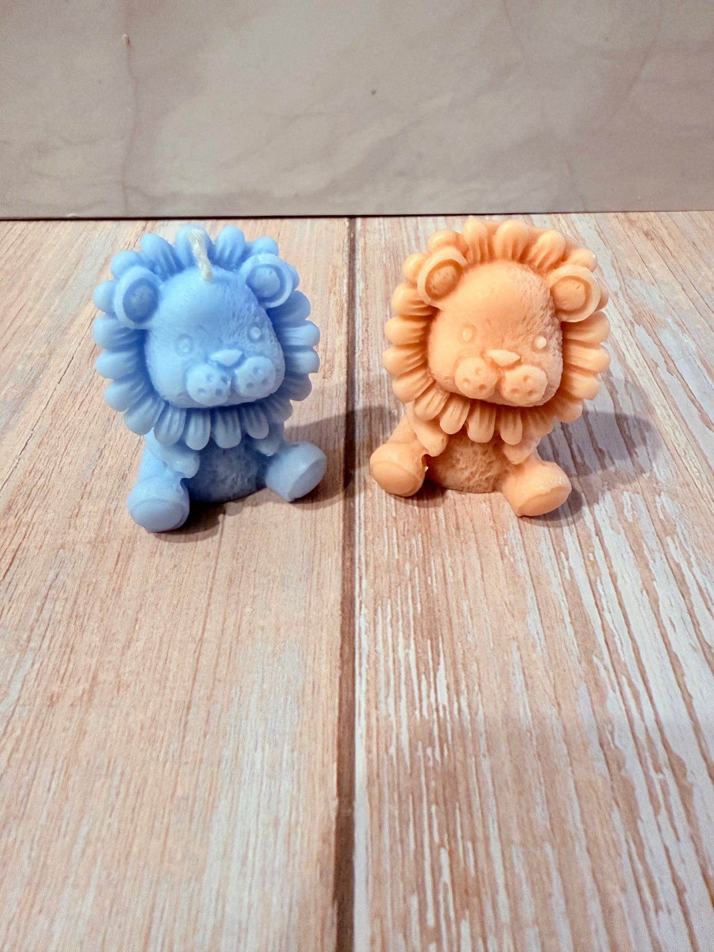 Velas de leoncitos
