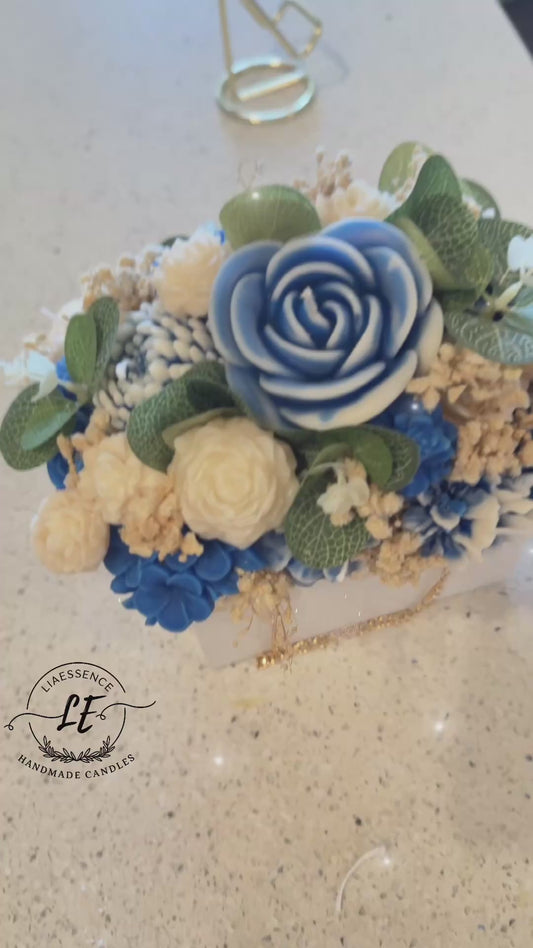 Bouquet Rosas azules y hojas verdes